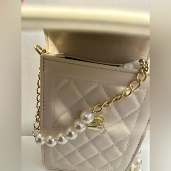 🤍✨ Cream Quilted Crossbody • Pearl Handle & Gold Chain • New Mini Chic Purse ✨ - Picture 7 of 7